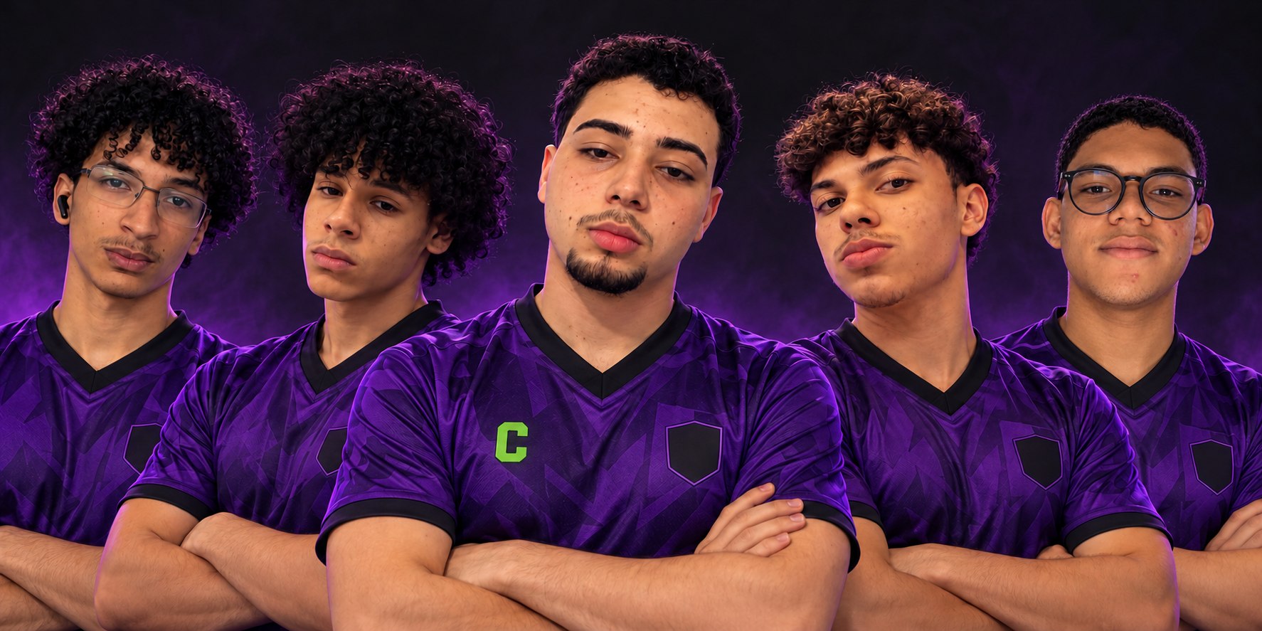 Os cinco jogadores do Team Terrifer com camisas roxas
